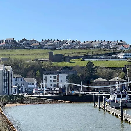 Modern 1 Bed Harbour-side In Whitehaven