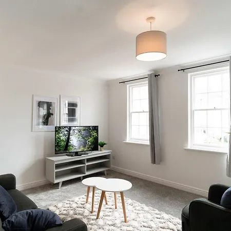 Modern 1 Bed Harbour-side In דירה ווייט הייבן