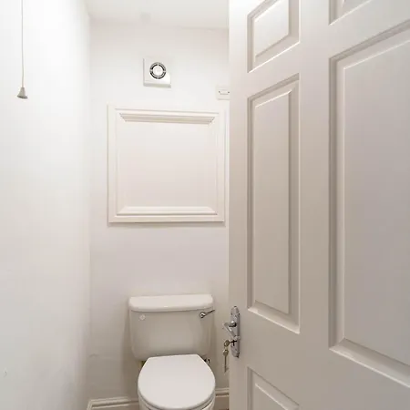 Modern 1 Bed Harbour-side In * ווייט הייבן